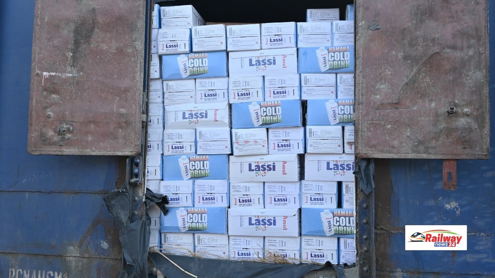 रेलवे ने रचा इतिहास: पहली बार अमूल दूध की 20 वैगन वाली मालगाड़ी गुजरात से जम्मू-कश्मीर पहुंची