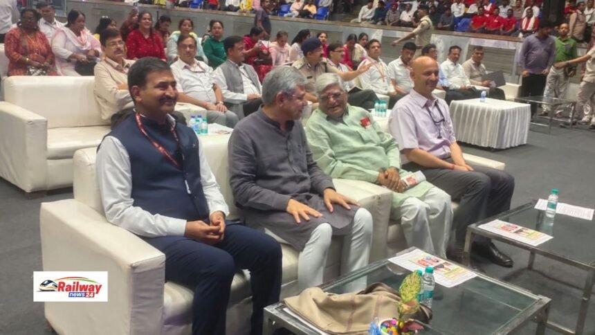 रेलवे ट्रैक की रीढ़ हैं ये कर्मचारी: AIRF ट्रैक मेंटेनर्स सम्मेलन में रेल मंत्री अश्विनी वैष्णव ने दी सुरक्षा और कल्याण की गारंटी