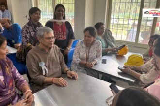 रेलमंत्री Ashwini Vaishnaw ने शकूरबस्ती डिपो में कर्मचारियों से की मुलाकात, दिए तुरंत समाधान के आदेश
