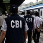 CBI ने 15 लाख की घूस लेते रेलवे के सीनियर सेक्शन इंजीनियर संग डायरेक्टर के बेटे को दबोचा